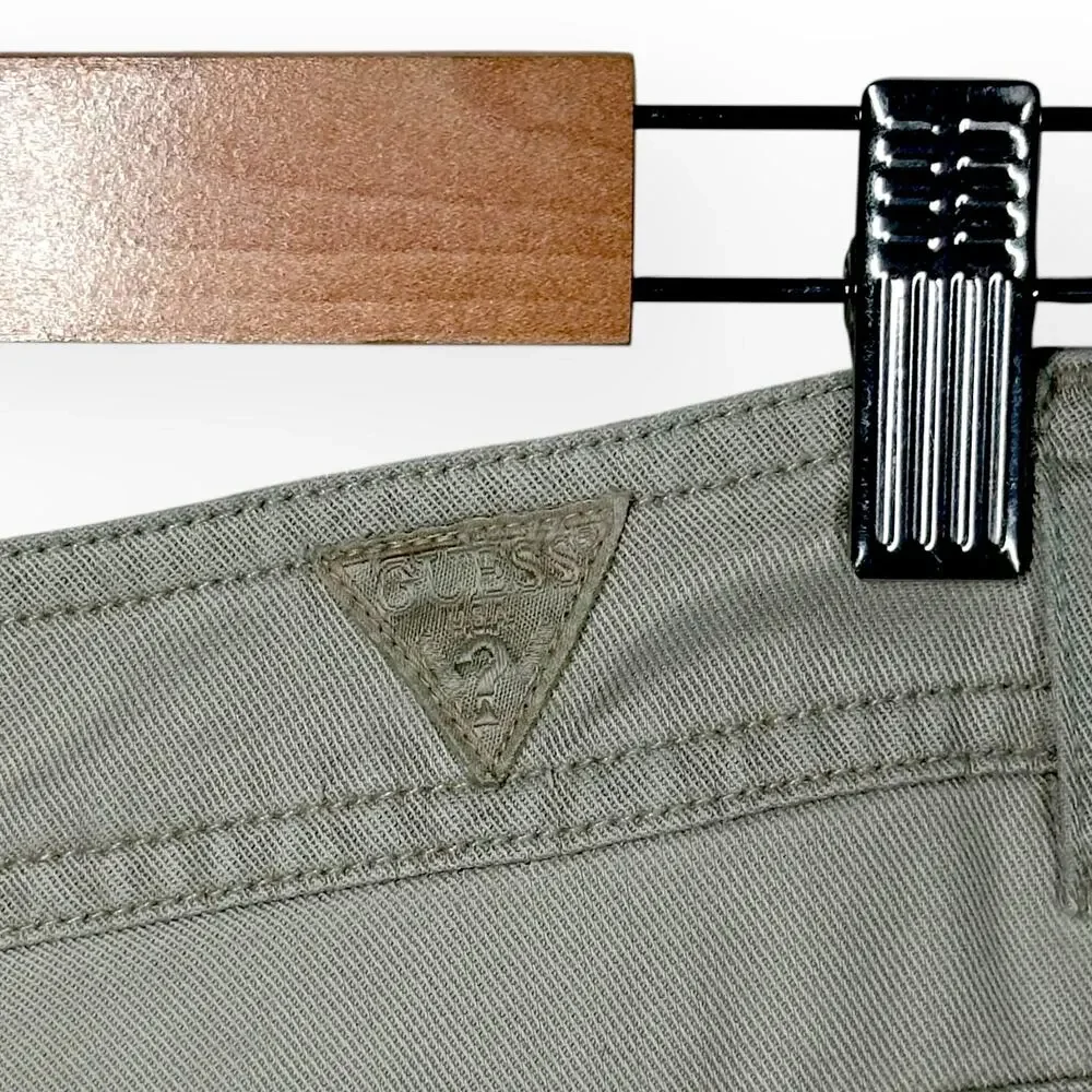 New GUESS Iris Cargo Cuffed Shorts Utility Light Green Baggy Beach Pool Cruise